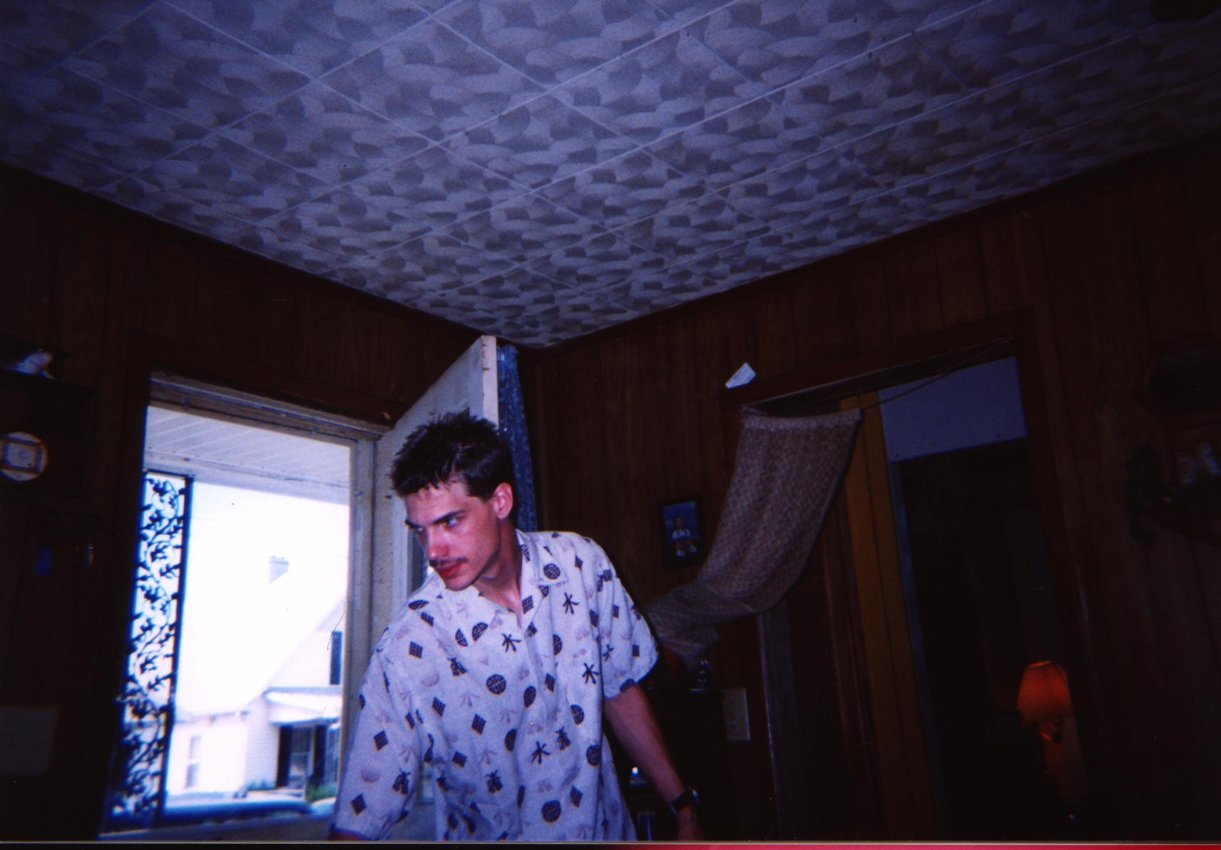 MIKE09172001.JPG